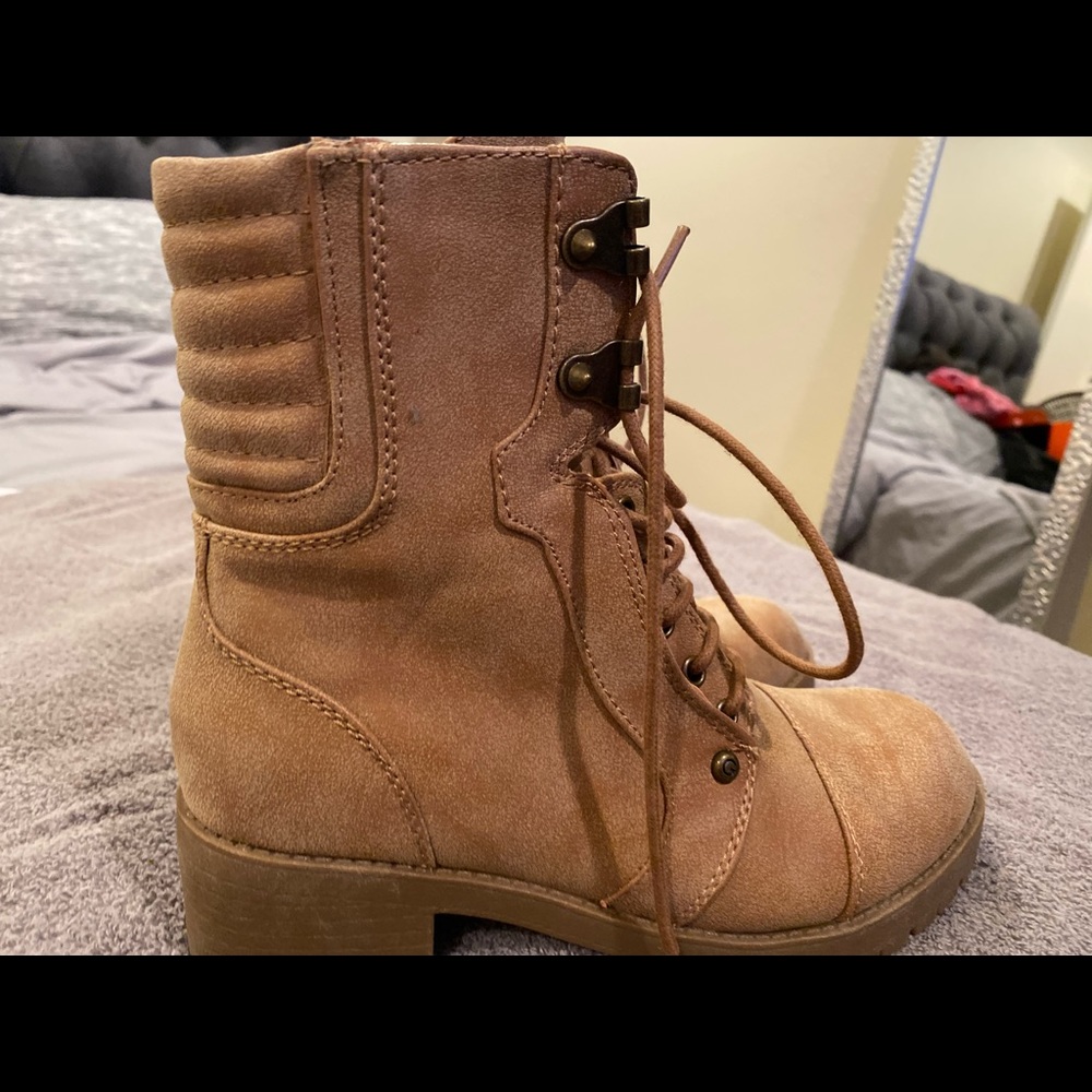Guess boots